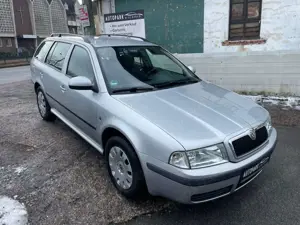 Skoda Octavia 1.6 Tour Combi / Klimaauto. / AHK / PDC