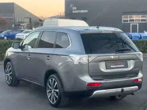 Mitsubishi Outlander Diamant Edition 4WD*TÜV NEU* Bild 3