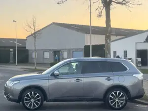 Mitsubishi Outlander Diamant Edition 4WD*TÜV NEU* Bild 2