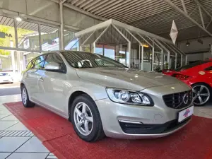 Volvo V60 Kombi Kinetic+NAVI+WINTER+KLIMAAUTO+TEMPOMAT