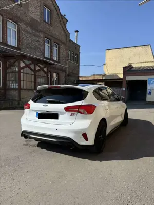 Ford Focus 2.3 EcoBoost SS ST mit Styling-Paket