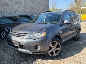 Mitsubishi Outlander 3.0 Turbo-LPG/BENZIN-7.SITZE-AHK-4x4