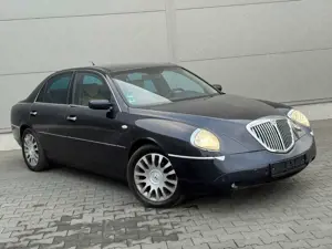 Lancia Thesis 3.2 V6 24V Comfortronic Emblema Bild 3