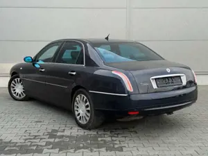 Lancia Thesis 3.2 V6 24V Comfortronic Emblema Bild 5