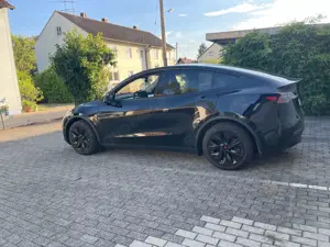 Tesla Model Y Bild 2