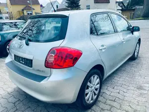 Toyota Auris Sol,Automatik,AHK,PDC,1.Hand,Klimaa,TÜV NEU Bild 4