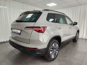 Skoda Karoq SELECTION AHK SHZ Kam LED CarPlay beh.Lenk Bild 5