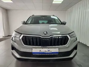 Skoda Karoq SELECTION AHK SHZ Kam LED CarPlay beh.Lenk Bild 2