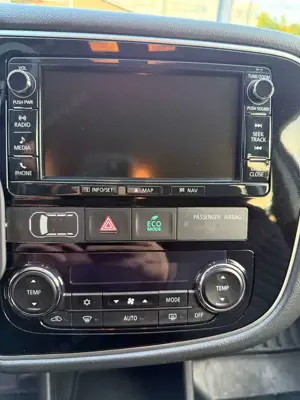 Mitsubishi Outlander Outlander 2.2 DI-D 4WD Aut. SUV-Star Bild 3