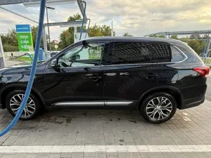 Mitsubishi Outlander Outlander 2.2 DI-D 4WD Aut. SUV-Star Bild 2