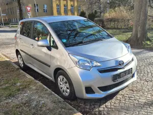 Toyota Verso-S Bild 2