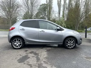 Mazda 2 1.3 * KLIMA * SITZHEIZUNG * PARKHILFE * ALU * USB