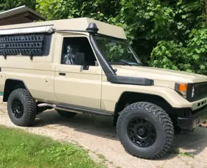 Toyota Land Cruiser HZJ 75