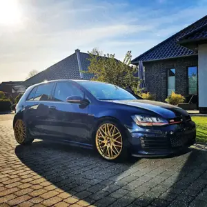 Volkswagen Golf GTI Performance BlueMotion Technology DSG