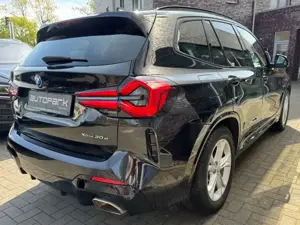 BMW X3 xDrive 30e M Sport PANO HUD MMRY AHK LASER Bild 4