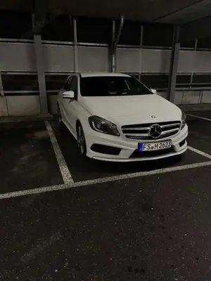 Mercedes-Benz A 180 (BlueEFFICIENCY) Style