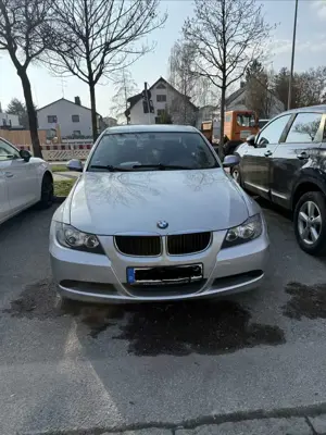 BMW 318 318i Motor klackert