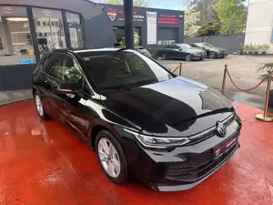 Volkswagen Golf VIII Lim. 1.5 eTSI 110 kW Life|LED|1. Hand