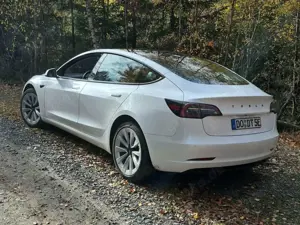 Tesla Model 3 Bild 2
