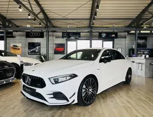 Mercedes-Benz A 35 AMG 4Matic Lim.*SCHALE*KAMERA*LED*NAVI*MBUX