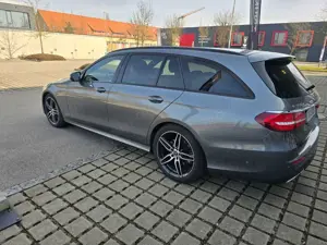 Mercedes-Benz E 350 *AMG Line*-Leder-SSD-AHK-Night-LED-Park Paket-19 Zoll Bild 4