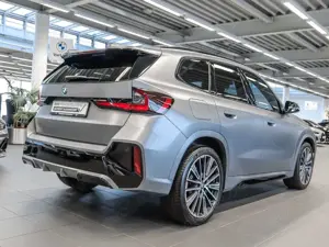 BMW X1 xDrive23i M Sport HUD PANO ACC AHK RFK NAVI Bild 2