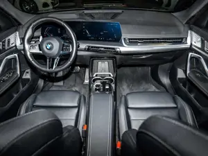 BMW X1 xDrive23i M Sport HUD PANO ACC AHK RFK NAVI Bild 3