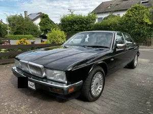 Jaguar XJ40