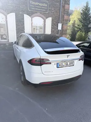 Tesla Model X Model X 75D Allradantrieb