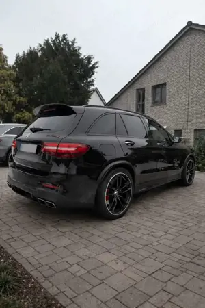 Mercedes-Benz GLC 63 AMG 4Matic+ PerformancSitze Klappen HUD Drives. Keyles