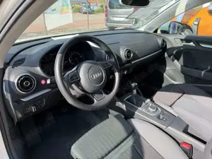 Audi A3 1.4 TFSI *PDC *Klima *8-Fach Bild 2