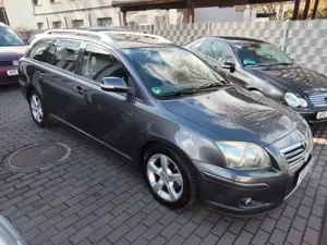 Toyota Avensis Combi - Scheckheft-Inspektion+ TÜV neu Bild 5