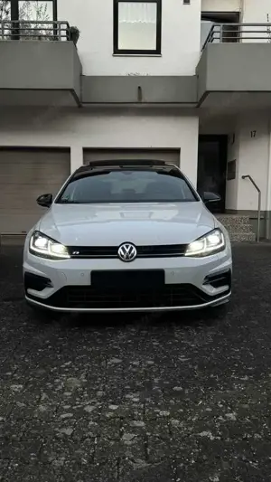 Volkswagen Golf R