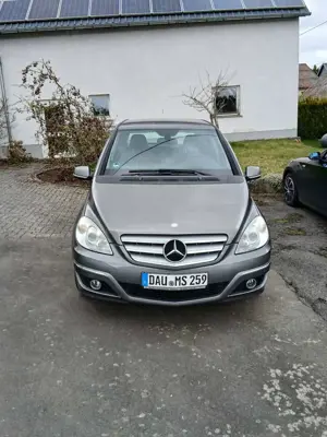 Mercedes-Benz B 180 BlueEFFICIENCY Bild 2