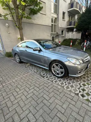 Mercedes-Benz E 250 CGI Coupe BlueEFFICIENCY Automatik Elegance