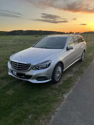 Mercedes-Benz E 220 T CDI 7G-TRONIC LED NAV GSD Temp…