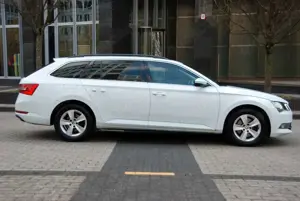 Skoda Superb Combi Ambition 150PS|1.Hand|PDC|GRA|Klima Bild 4