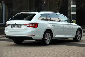 Skoda Superb Combi Ambition 150PS|1.Hand|PDC|GRA|Klima Bild 5