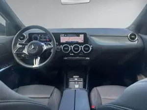 Mercedes-Benz GLA 200 ENp 55000 Night Pano Winter P Kam. Spur Bild 4
