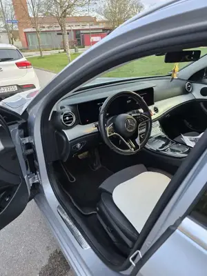 Mercedes-Benz E 220 d T 9G-TRONIC Bild 4