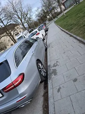 Mercedes-Benz E 220 d T 9G-TRONIC Bild 2