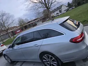 Mercedes-Benz E 220 d T 9G-TRONIC Bild 3