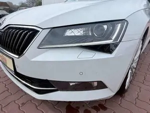 Skoda Superb Combi Style 4x4*Navi*Tempomat*SHZ 4x*PDC Bild 2