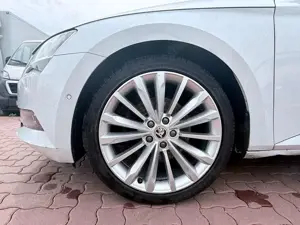 Skoda Superb Combi Style 4x4*Navi*Tempomat*SHZ 4x*PDC Bild 4