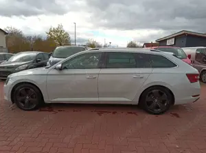 Skoda Superb Combi Style 4x4*Navi*Tempomat*SHZ 4x*PDC Bild 3