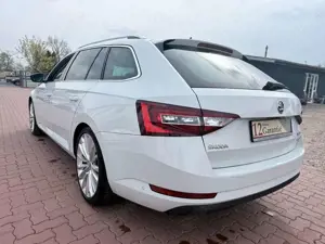 Skoda Superb Combi Style 4x4*Navi*Tempomat*SHZ 4x*PDC Bild 5