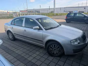 Skoda Superb 2.0 Bild 3