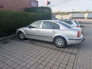 Skoda Superb 2.0 Bild 2