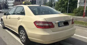Mercedes-Benz E 200 CDI DPF BlueEFFICIENCY Automatik Bild 2