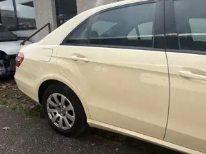 Mercedes-Benz E 200 CDI DPF BlueEFFICIENCY Automatik Bild 4